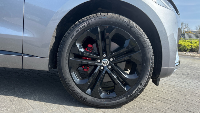 Jaguar F-Pace 2.0 D200 R-Dynamic HSE Black 5dr Auto AWD Diesel Estate